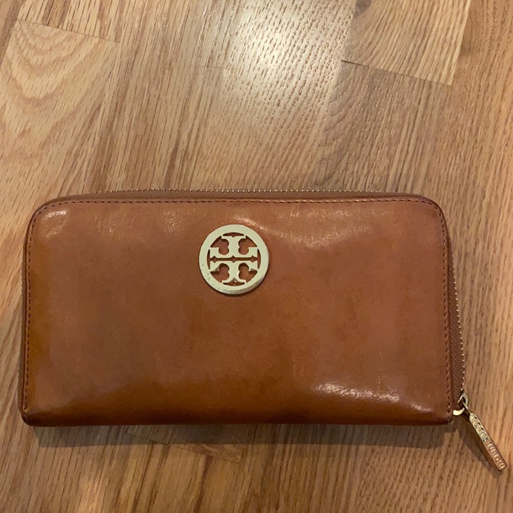 Tory Burch wallet